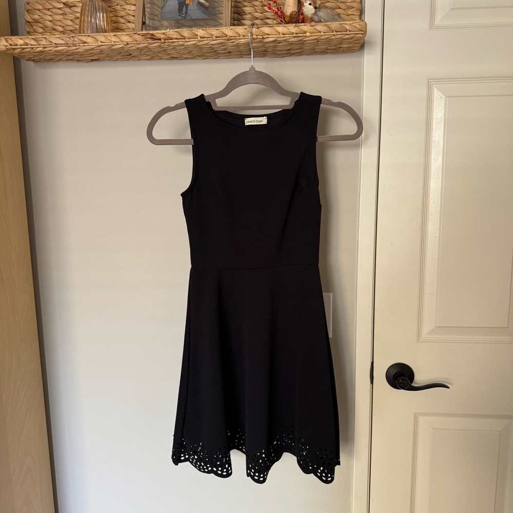 Simple Laser Cut Design Black Sleeveless Dress